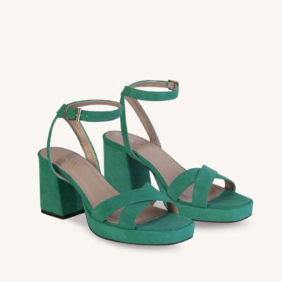 Zielone sandały z eleganckim zapięciem
