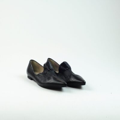 Czarne buty na płaskiej podeszwie - outlet