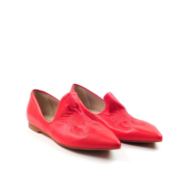 Czerwone buty na płaskiej podeszwie - outlet