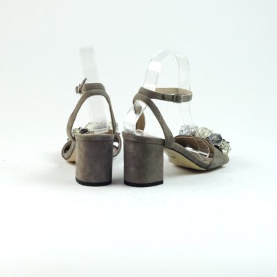 Szare zamszowe sandały z kryształami - outlet