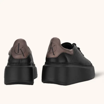 Czarne sneakersy z miedzianym zapiętkiem